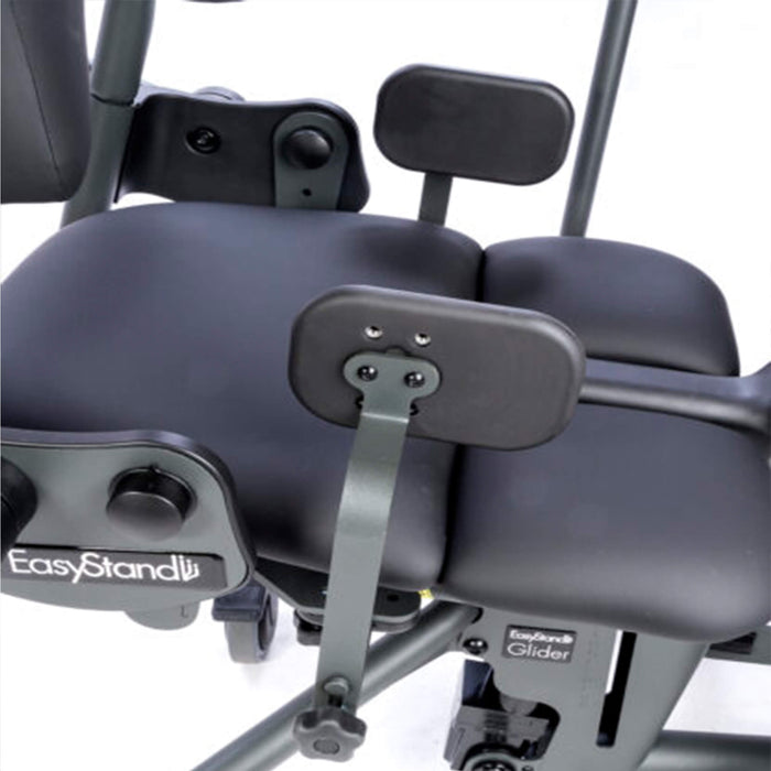 Supports the hips in symmetrical alignment from sitting to standing. When used on a Medium the width range is 9”-15” (23-38cm). When used on a Large the width range is 10”-15” (25-38cm). Pad size is 4”x6” (10x16cm).